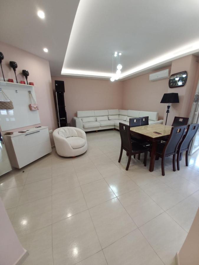 Lungo Mare & Luxury Apartments Вльора Екстер'єр фото