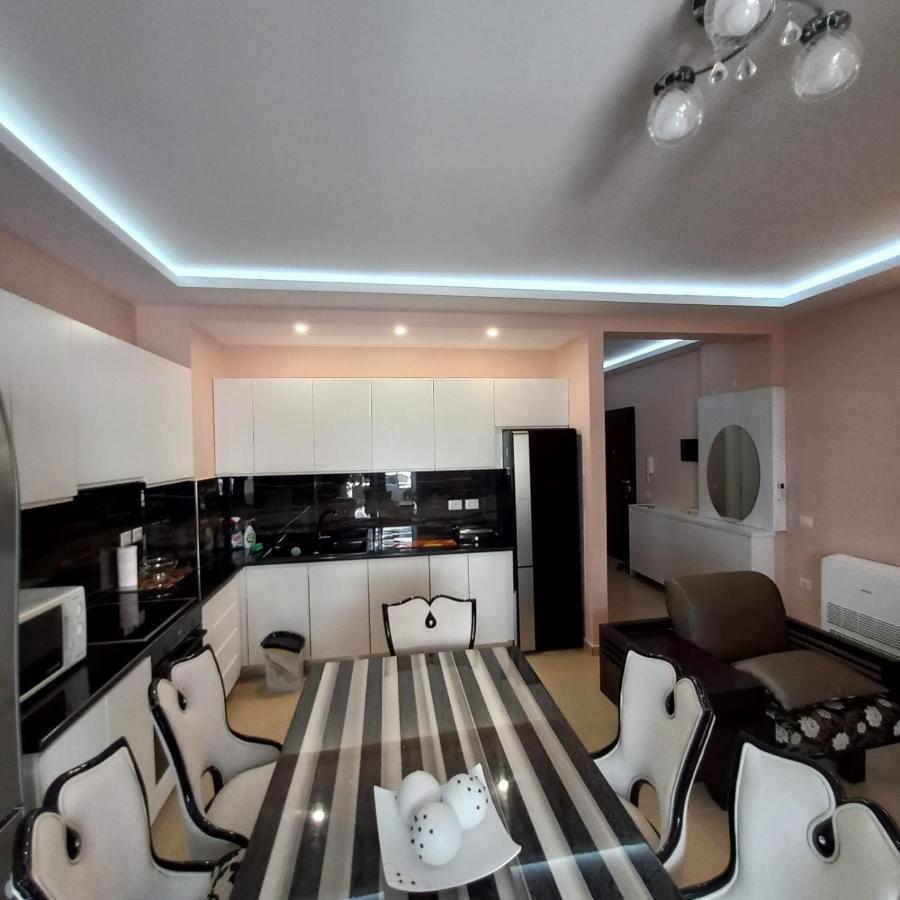 Lungo Mare & Luxury Apartments Вльора Екстер'єр фото