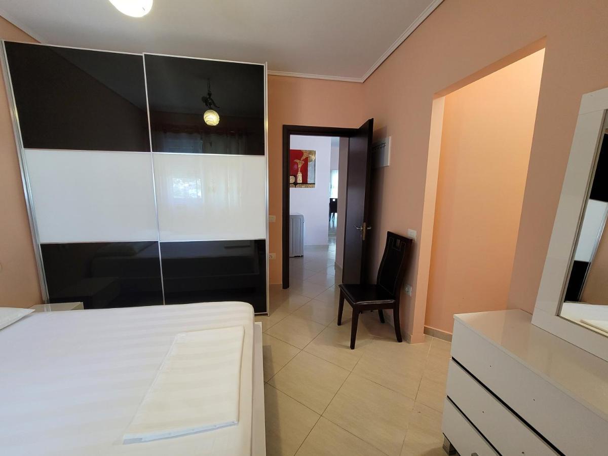 Lungo Mare & Luxury Apartments Вльора Екстер'єр фото